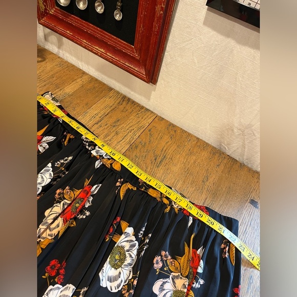 🌸ELOQUII ELEMENTS – Black Floral Pleated Skirt – Size
28 - Picture 3 of 7